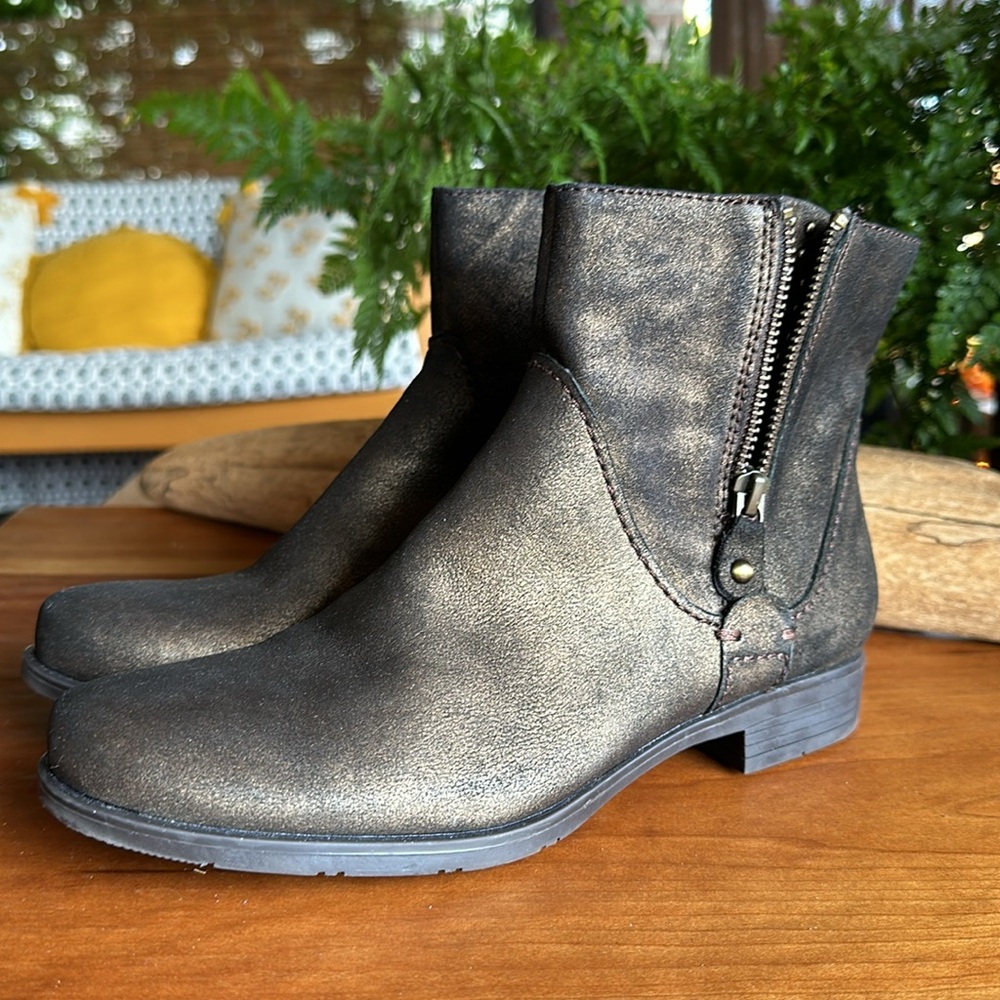 Earthies Sinatra Rock brown/metallic gold leather zip ankle boot w/studs…